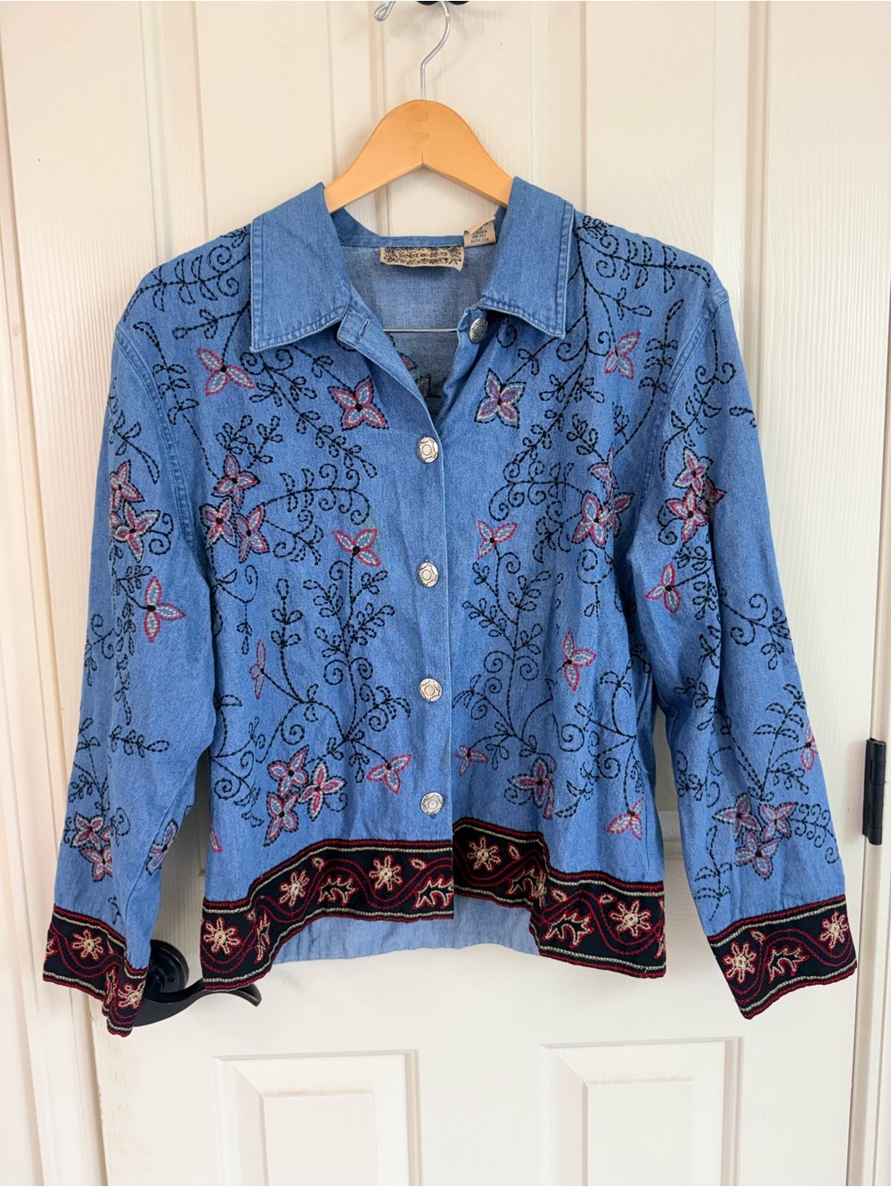 Vintage Embroidered Blue Denim Button-Front Women’s Top